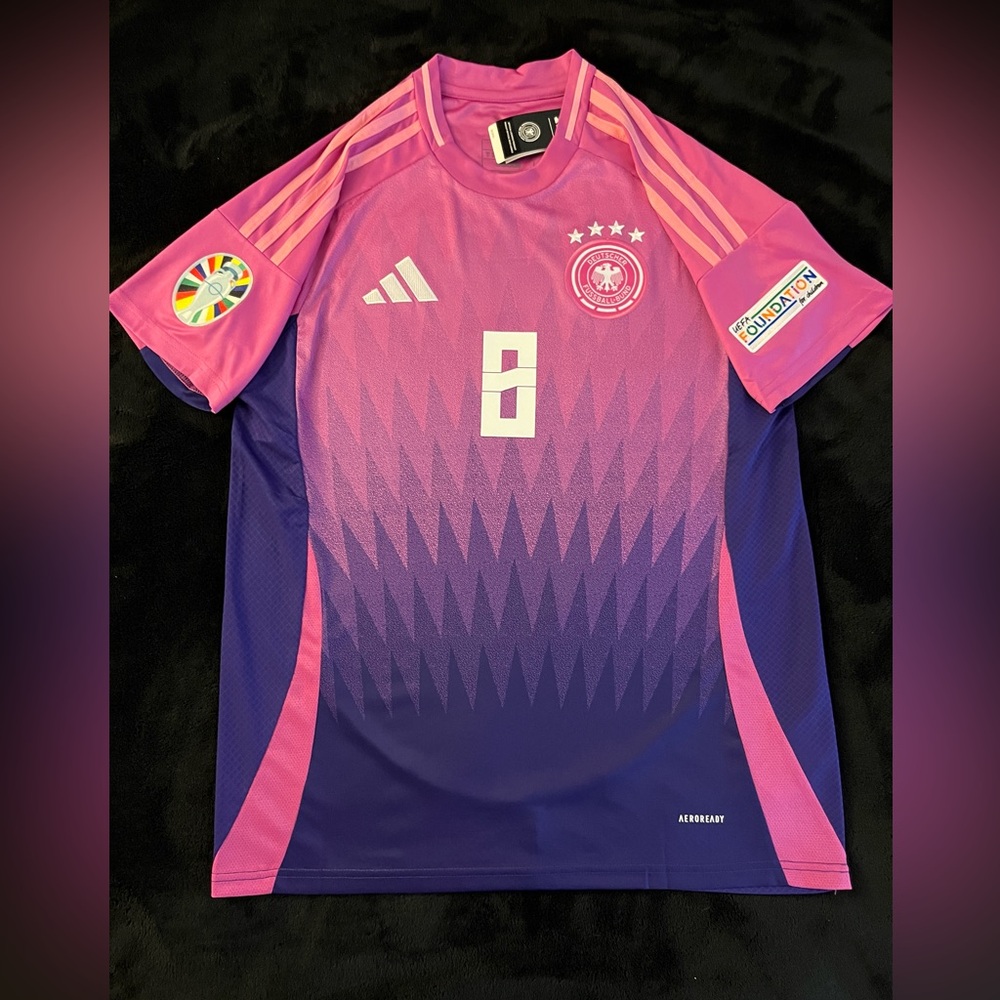 Kroos #8 Germany Away Euro 2024 pink soccer jersey gradient - Picture 2 of 7